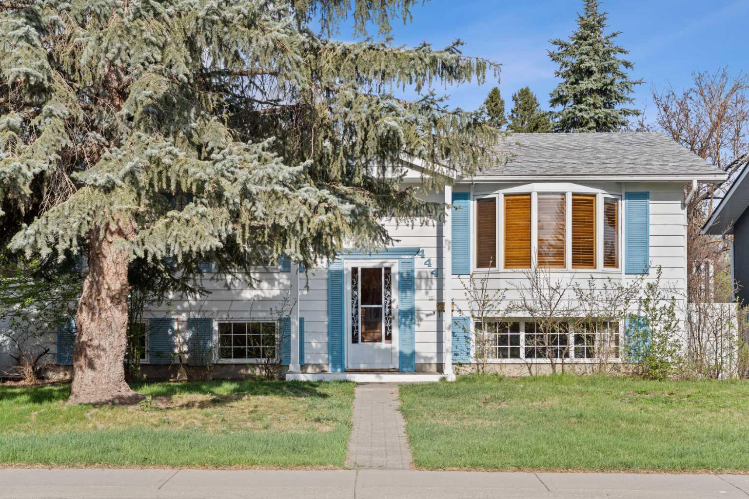 444 Woodland Crescent SE