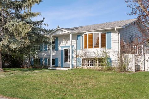 Photo of 444 Woodland Crescent SE, Calgary, AB T2J 1J9 (MLS # A2309805)