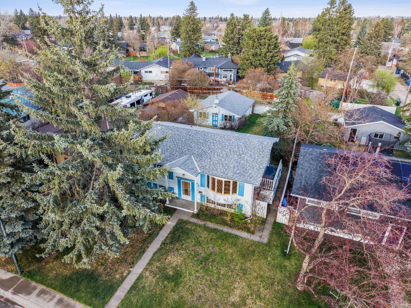 444 Woodland Crescent SE