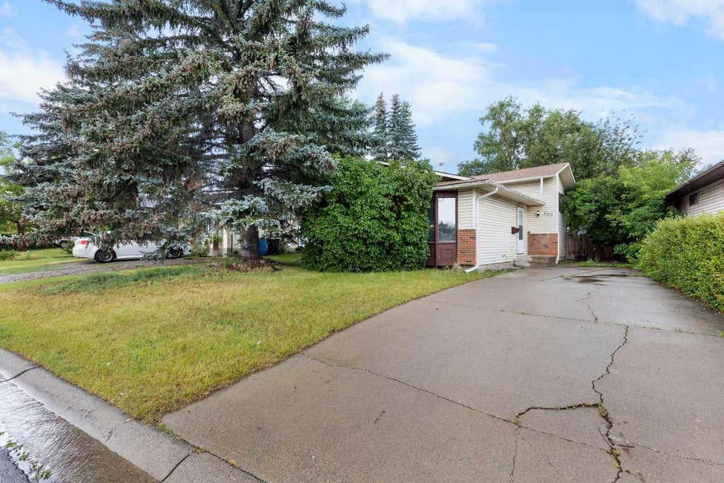 Photo of 620 Aboyne Crescent NE, Calgary, AB T2A 5Y8 (MLS # A2339631)