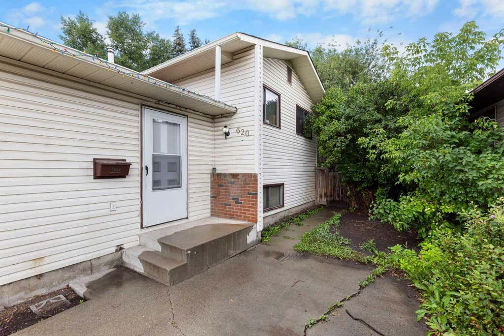 Photo of 620 Aboyne Crescent NE, Calgary, AB T2A 5Y8 (MLS # A2339631)