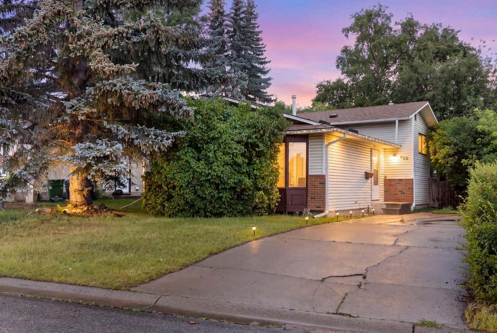 Photo of 620 Aboyne Crescent NE, Calgary, AB T2A 5Y8 (MLS # A2339631)
