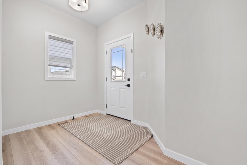 Photo of 1429 Chinook Gate Glen SW, Airdrie, AB T4B 5J2 (MLS # A2338849)