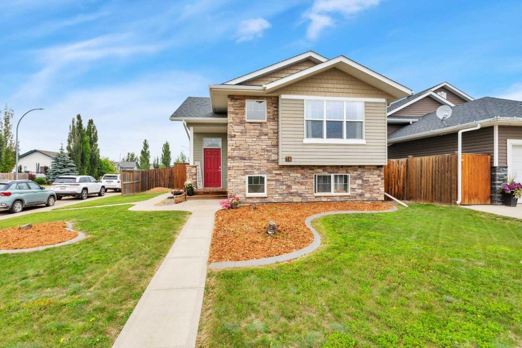 Photo of 70 Garden Road, Lacombe, AB T4L 2P1 (MLS # A2328154)