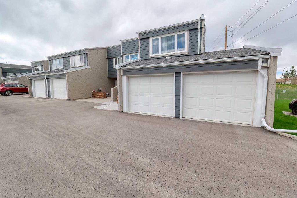 Photo of 228 Theodore Place NW #30, Calgary, AB T2K 5S1 (MLS # A2310493)