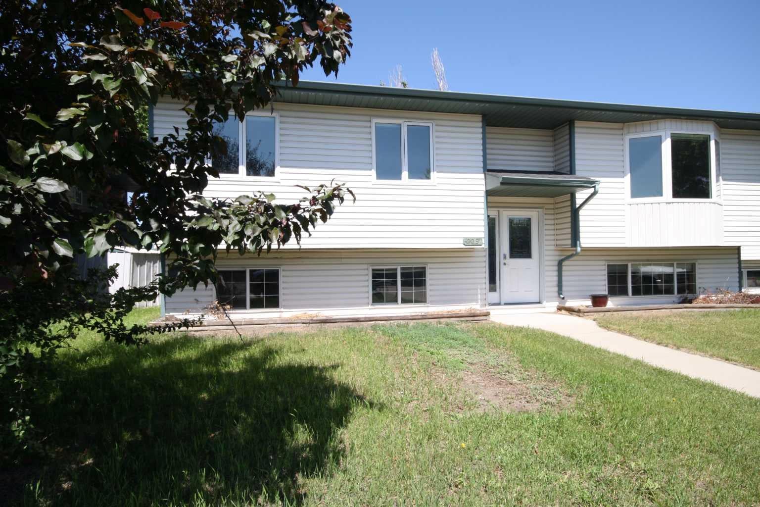 209 Strathaven Bay