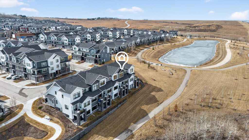 Photo of 116 Crestridge Common SW, Calgary, AB T3B 6J5 (MLS # A2301878)