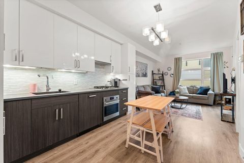 Property photo of 515 4 Avenue Ne 302, Calgary, AB T2e 0j9