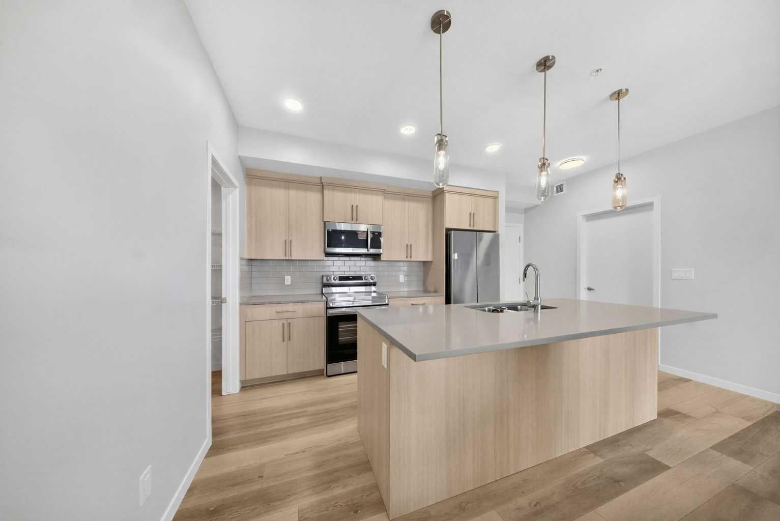 220 Seton Grove SE 1211