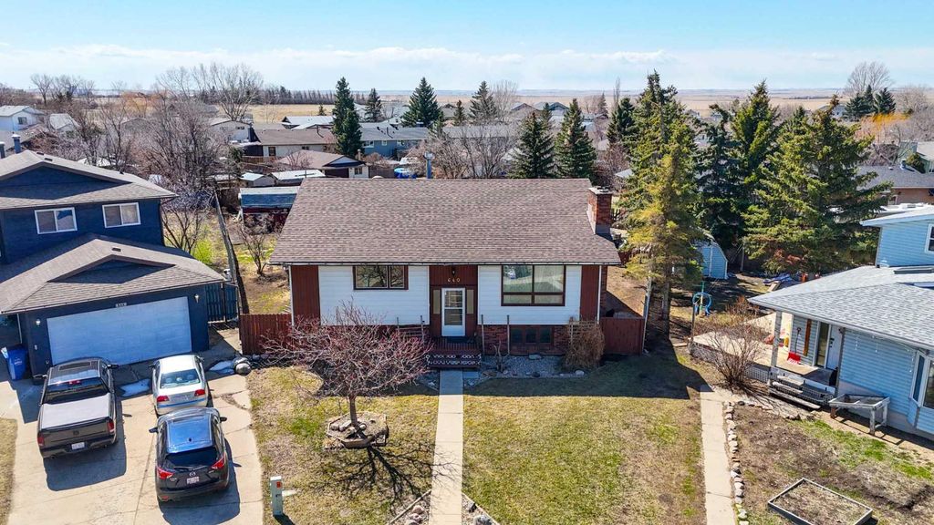 Photo of 640 Mcculloch Crescent, Irricana, AB T0M 1B0 (MLS # A2306052)