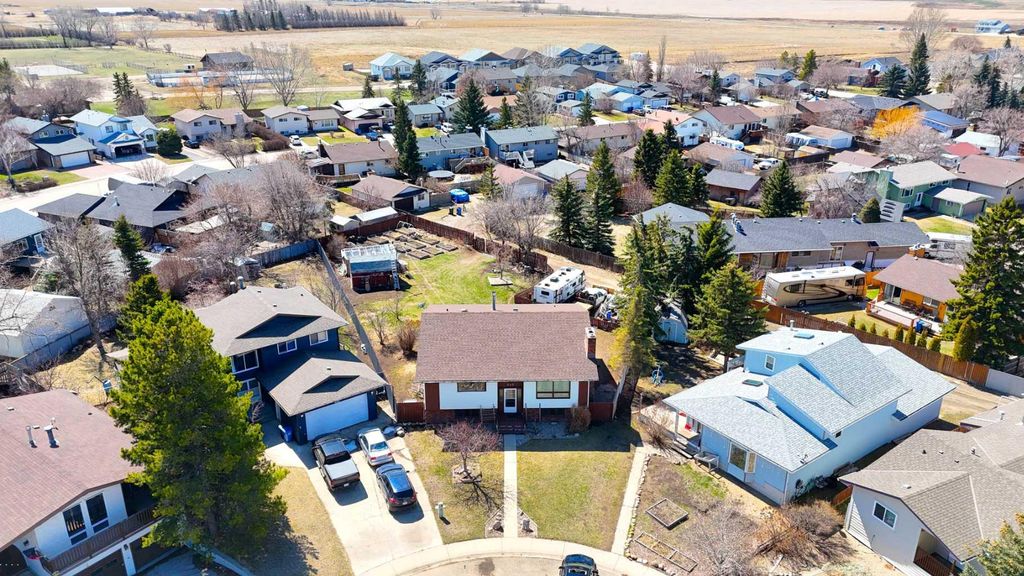 Photo of 640 Mcculloch Crescent, Irricana, AB T0M 1B0 (MLS # A2306052)