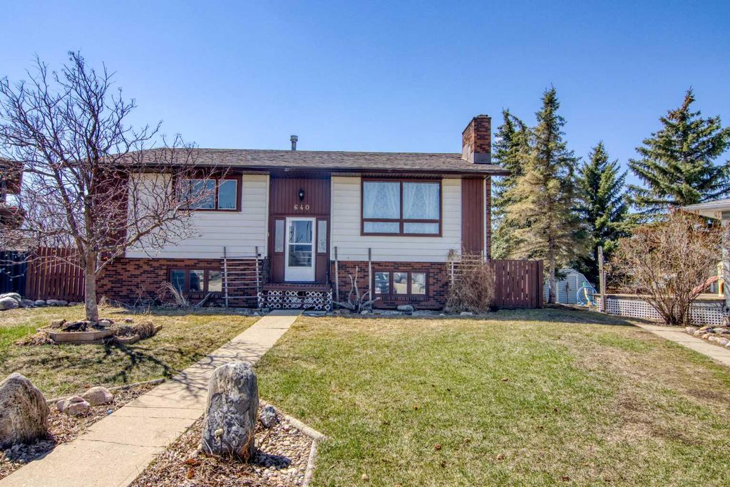 Photo of 640 Mcculloch Crescent, Irricana, AB T0M 1B0 (MLS # A2306052)