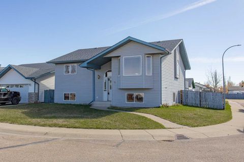Photo of 57 Spring Close, Blackfalds, AB T0M 0J0 (MLS # A2308163)