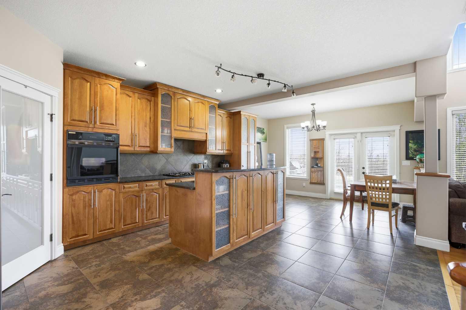 280135 Township Road 242 SE