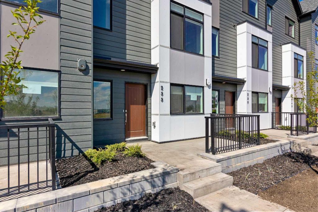 Photo of 293 Dieppe Drive SW, Calgary, AB T3E 8H6 (MLS # A2295900)