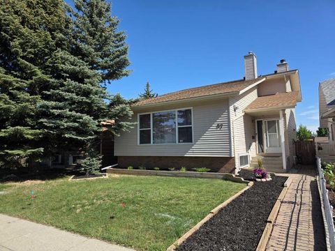 Photo of 67 Deersaxon Circle SE, Calgary, AB T2J 6R5 (MLS # A2315775)
