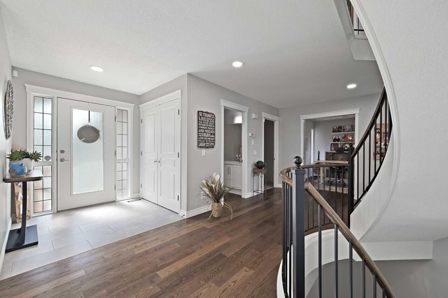 95 Panorama Hills View NW