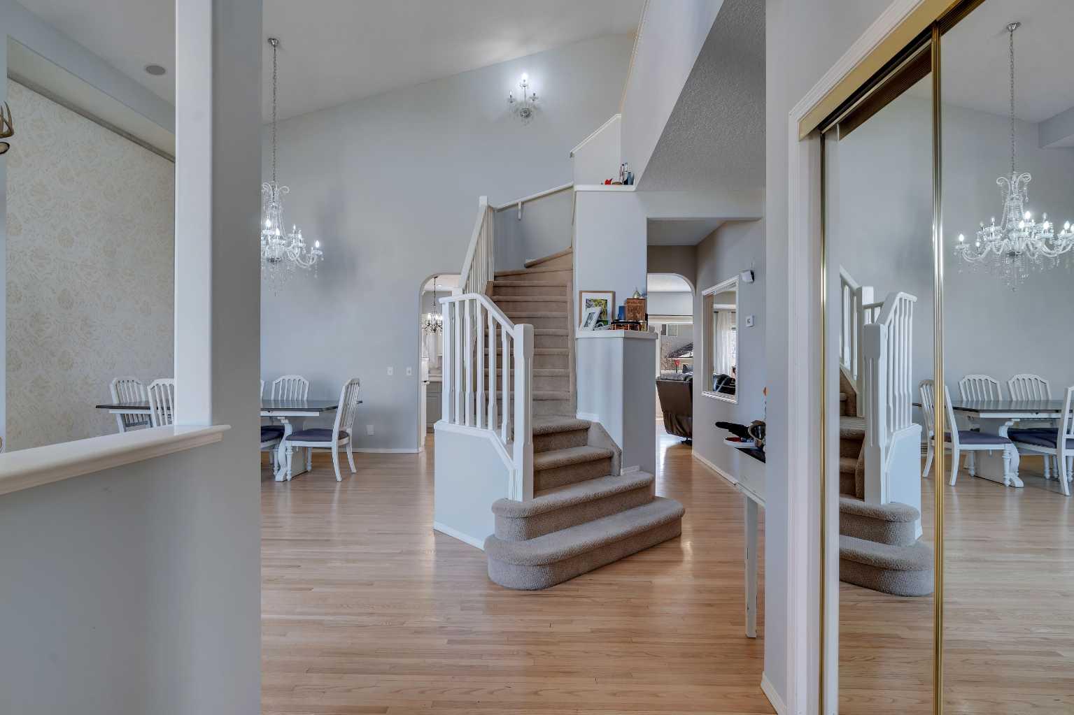 37 Mt Yamnuska Place SE