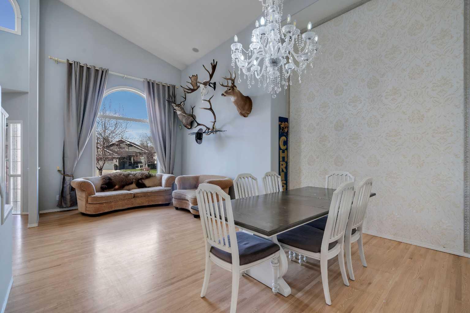 37 Mt Yamnuska Place SE