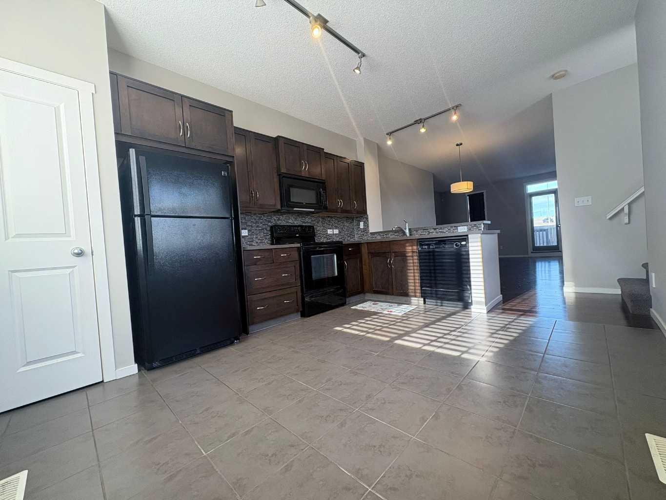 125 Panatella Way NW 2202