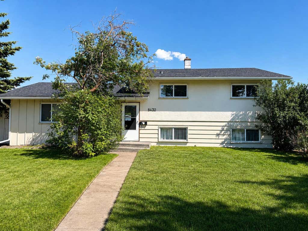 Photo of 8432 Elbow Drive SW, Calgary, AB T2V 1K8 (MLS # A2333918)
