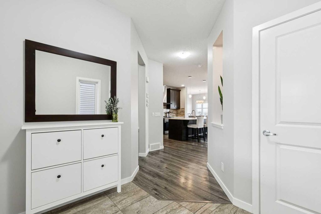 Photo of 331 Hillcrest Heights SW, Airdrie, AB T4B 4C1 (MLS # A2285014)