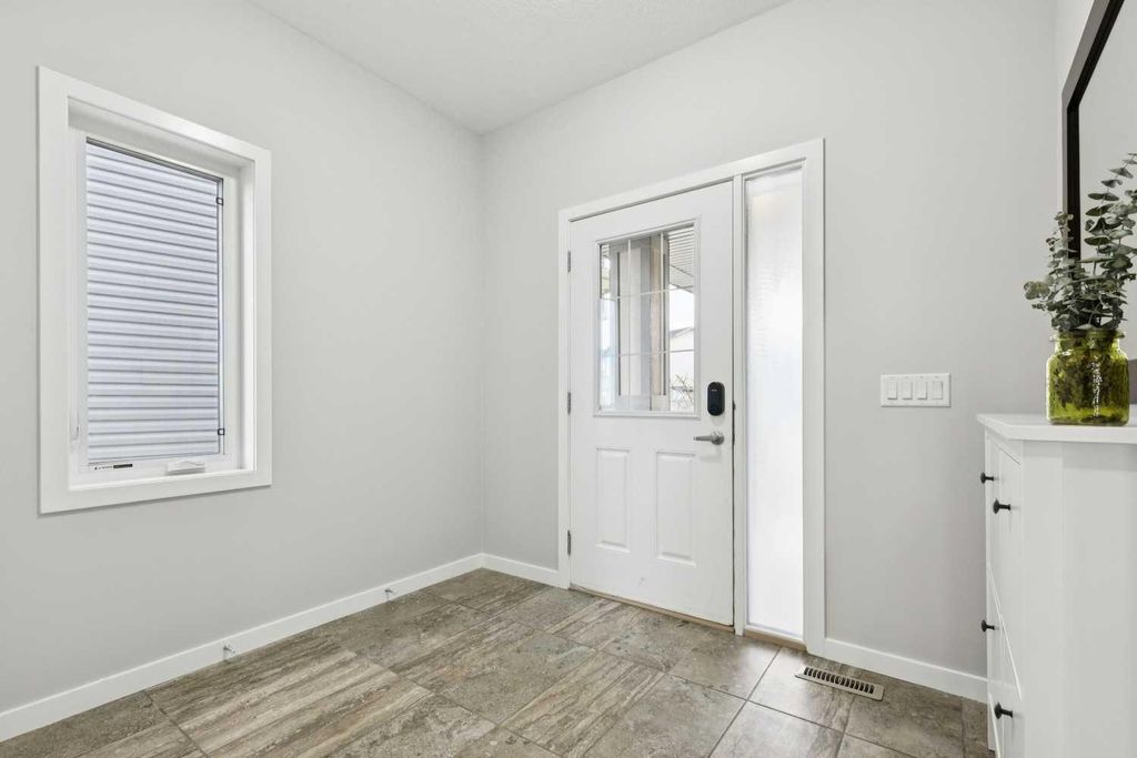 Photo of 331 Hillcrest Heights SW, Airdrie, AB T4B 4C1 (MLS # A2285014)