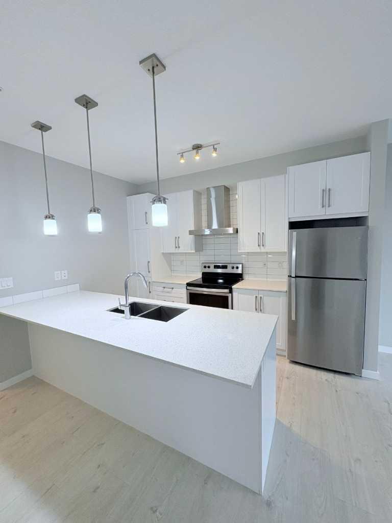 122 Mahogany Centre SE 403