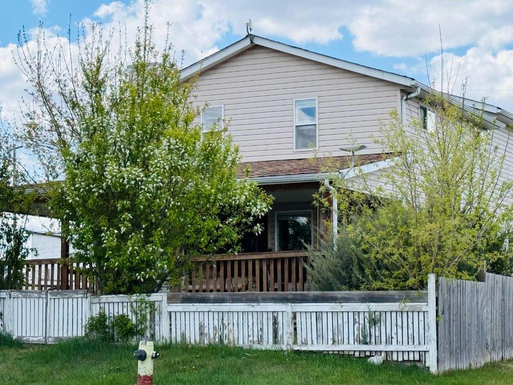 Photo of 5024 49 Street, Clive, AB T0C 0Y0 (MLS # A2310241)
