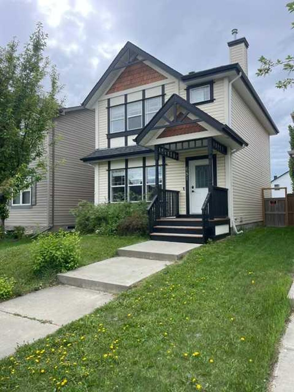 Photo of 681 Evermeadow Road SW, Calgary, AB T2Y 4W7 (MLS # A2316366)