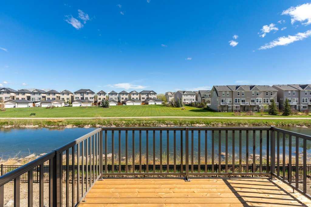 318 Montrose Crescent SE