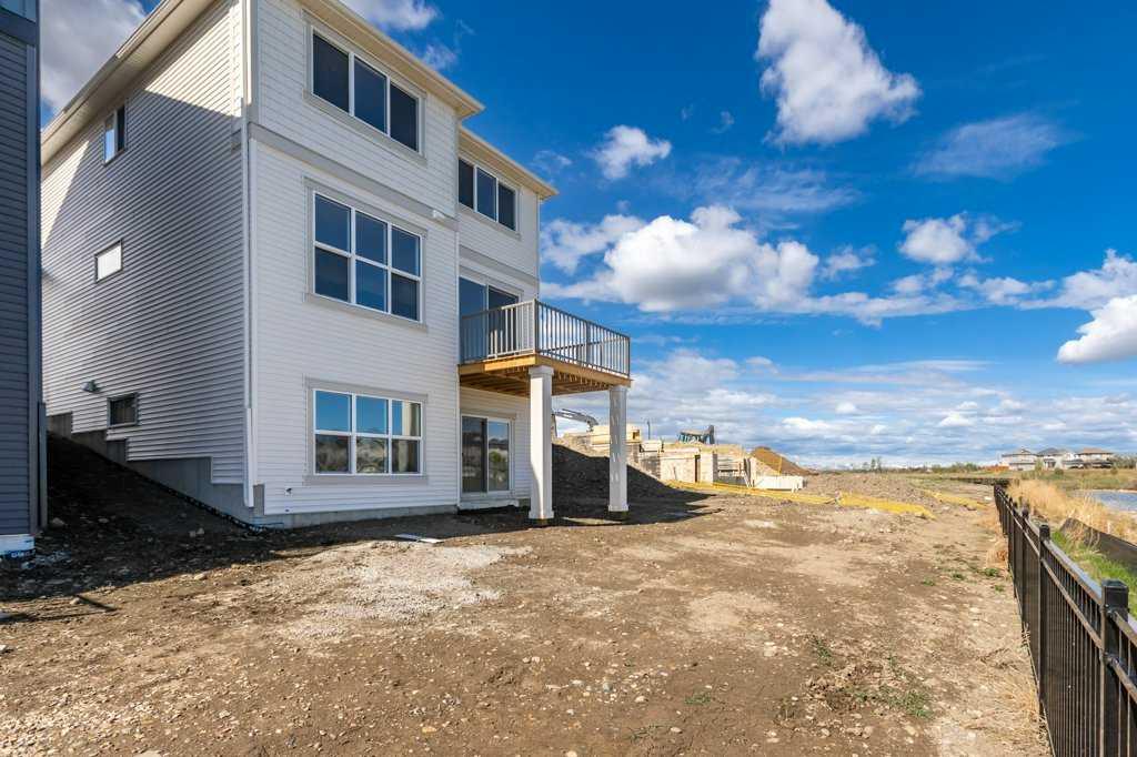 318 Montrose Crescent SE