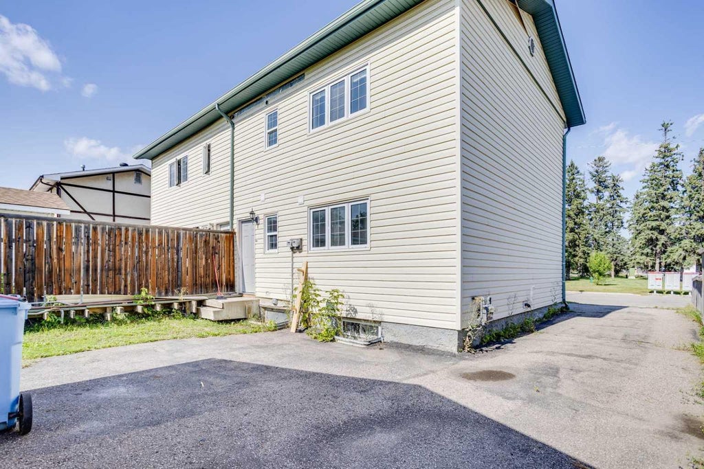 Photo of 33 Poplar Crescent, Fort McMurray, AB T9H 1N8 (MLS # A2343655)