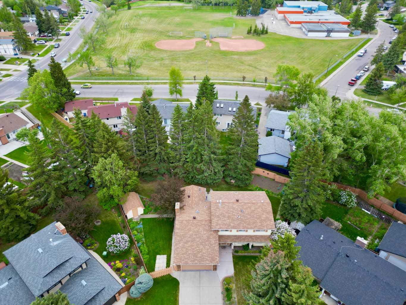 219 Dalcastle Court NW