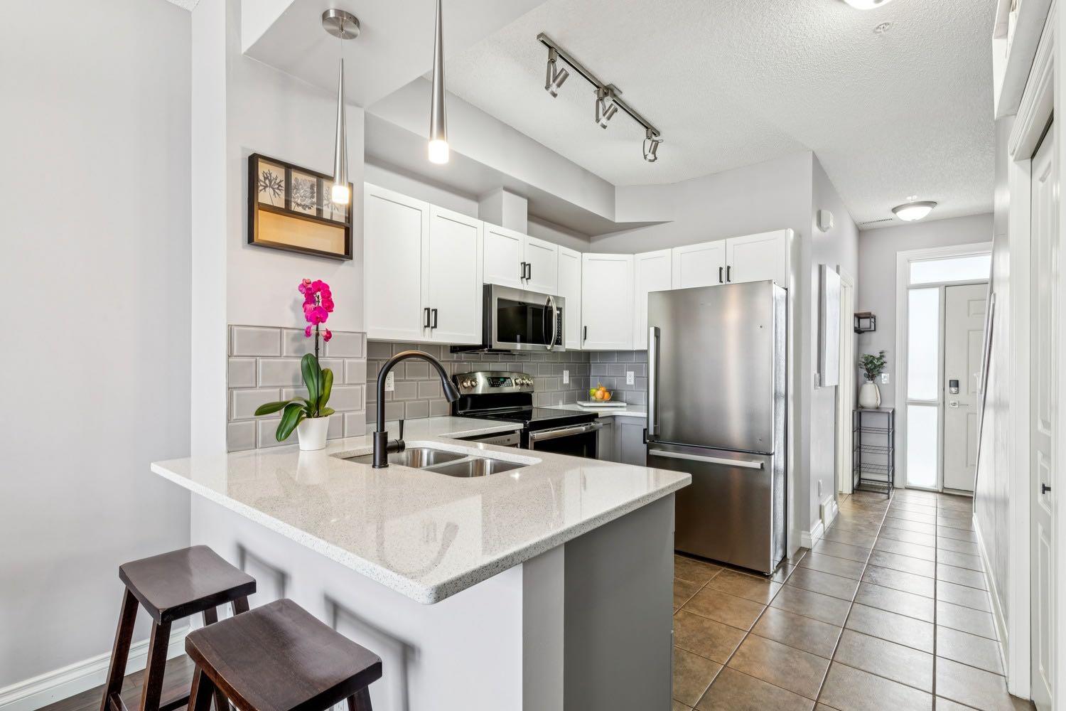 140 Rockyledge View NW 12