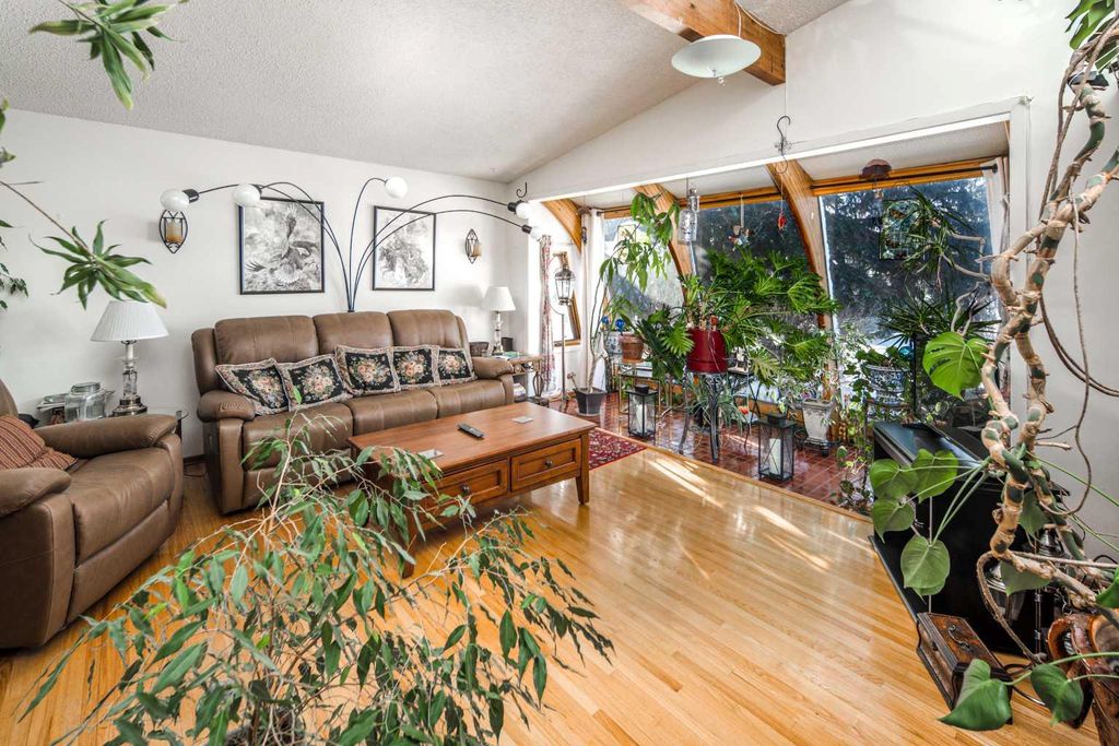 Photo of 4012 Varsity Drive NW, Calgary, AB T3A 0Z6 (MLS # A2287820)