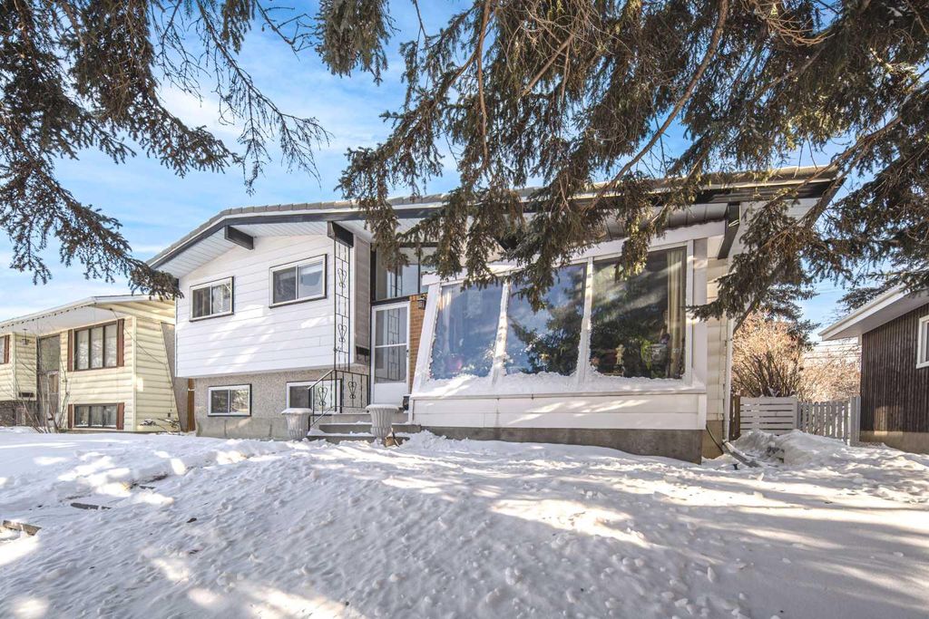 Photo of 4012 Varsity Drive NW, Calgary, AB T3A 0Z6 (MLS # A2287820)