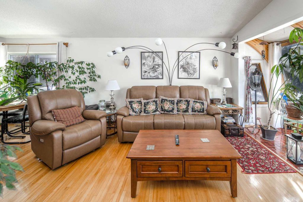 Photo of 4012 Varsity Drive NW, Calgary, AB T3A 0Z6 (MLS # A2287820)