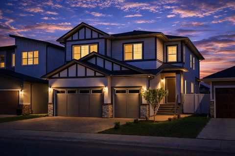 Photo of 7 Waterford Heights, Chestermere, AB T1X 2M7 (MLS # A2291295)