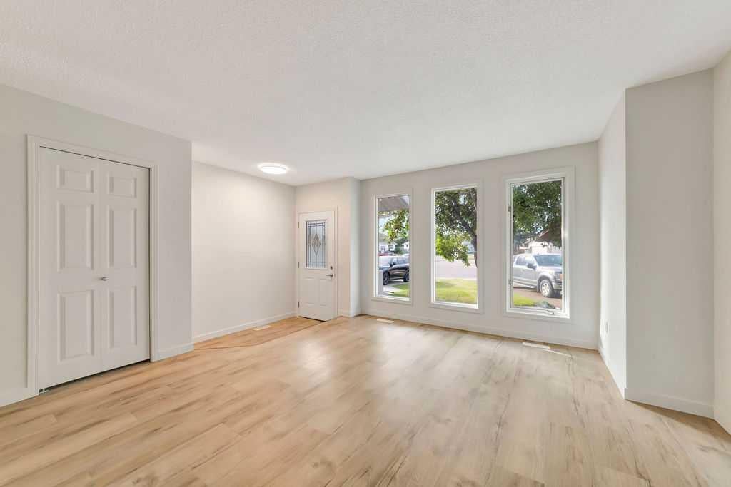 4610 31 Street Close