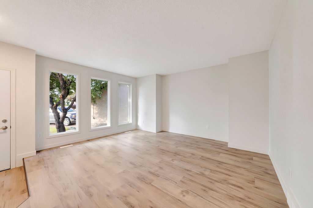 4610 31 Street Close