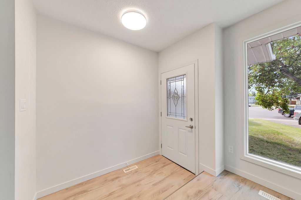 4610 31 Street Close