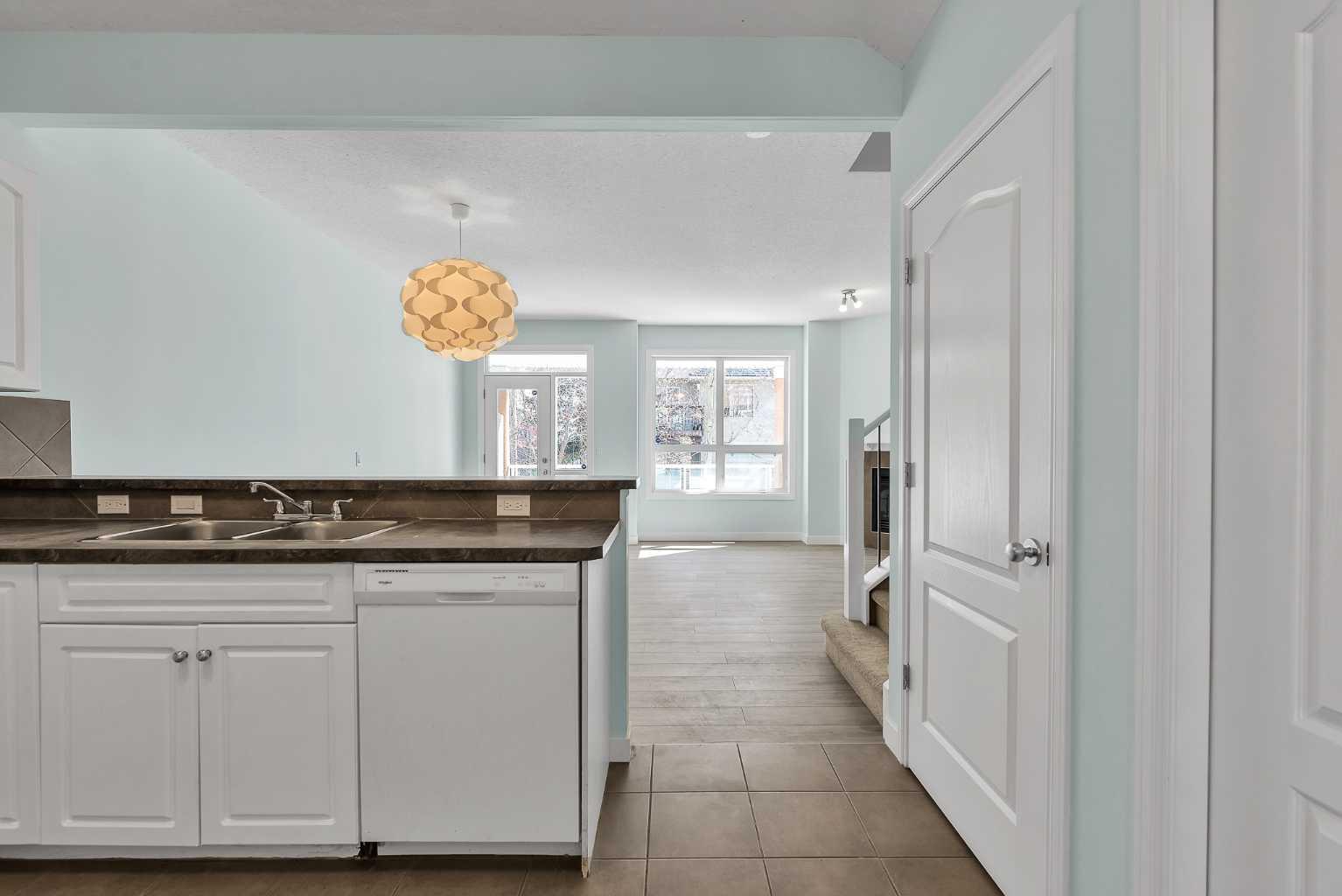 34 Royal Manor NW