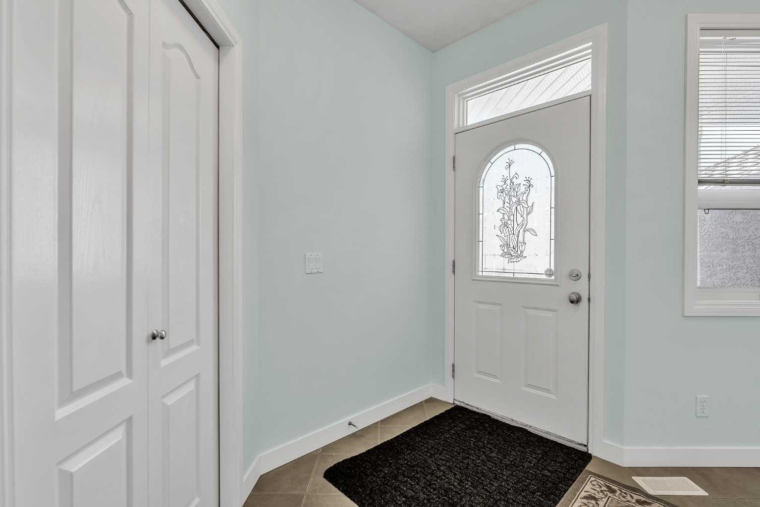 34 Royal Manor NW