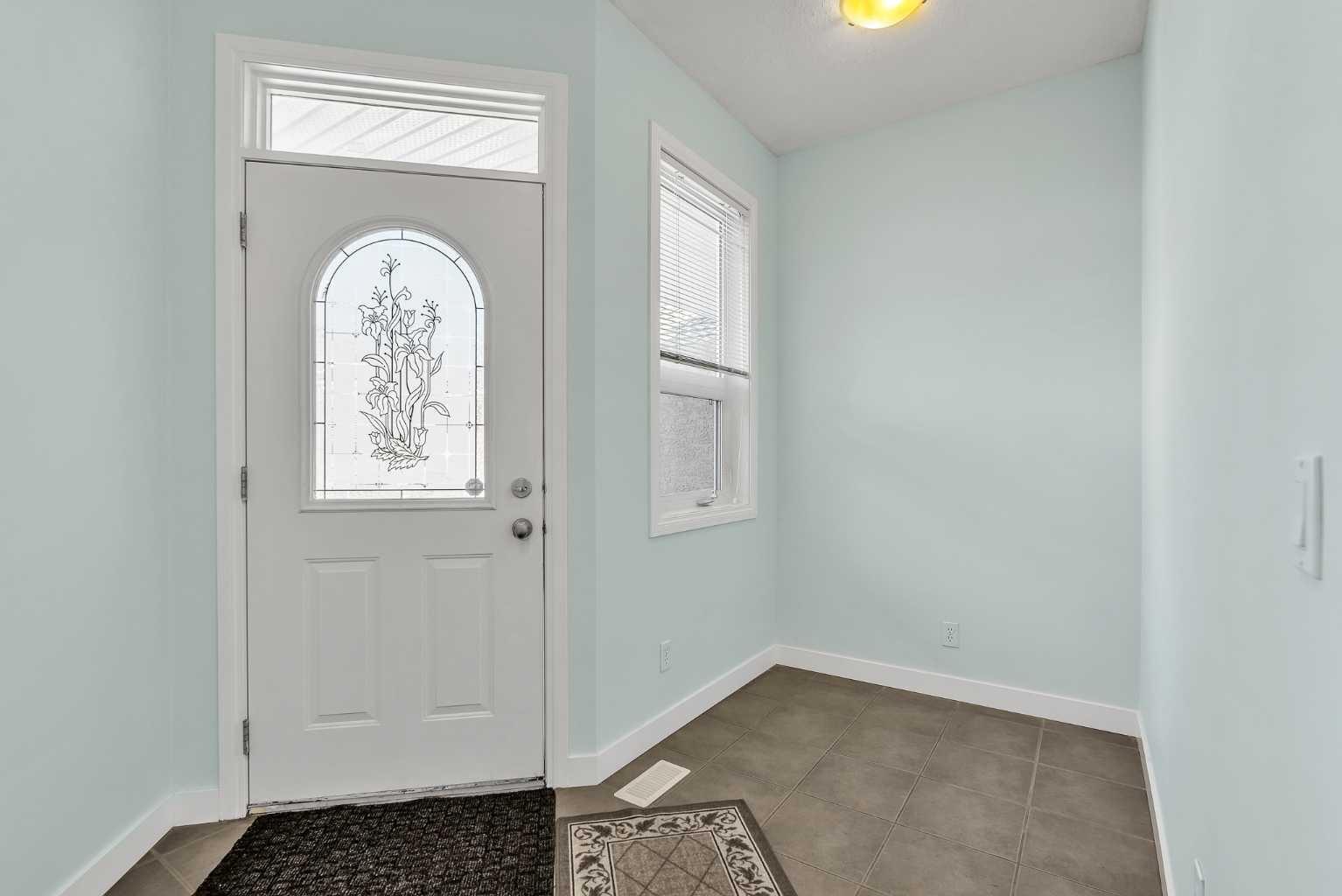 34 Royal Manor NW