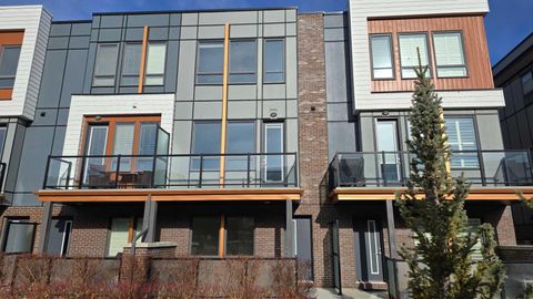 62 Norford Common NW Calgary AB T3B 6G6