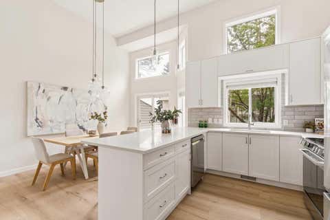 Photo of 4 Kingsland Villas SW, Calgary, AB T2V 5J9 (MLS # A2336423)