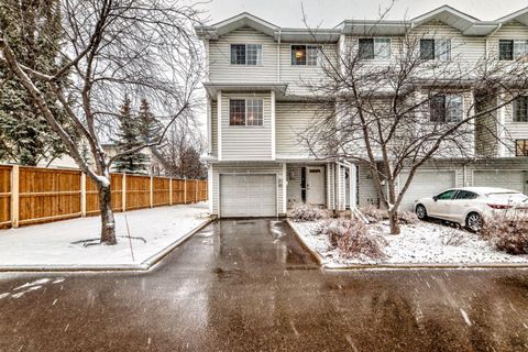 Photo of 424 Hawkstone Manor NW, Calgary, AB T3G 3X2 (MLS # A2302779)