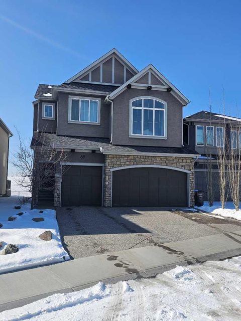 69 Rockyvale Green NW Calgary AB T3G 0G4
