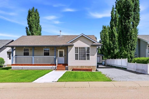 Photo of 54A Avenue Crescent #4518, Innisfail, AB T4G 1X8 (MLS # A2324062)